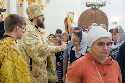 Митрополит Игнатий совершил Божественную литургию в соборном храме святителя Спиридона Тримифунтского г. Саратова