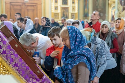 Митрополит Игнатий совершил Божественную литургию в Покровском соборе г. Саратова