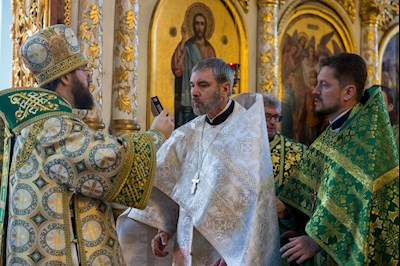 Митрополит Игнатий совершил Божественную литургию в Духосошественском соборе г. Саратова