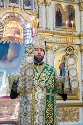 Митрополит Игнатий совершил Божественную литургию в Духосошественском соборе г. Саратова