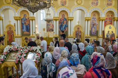 Митрополит Игнатий совершил Божественную литургию в соборном храме святителя Спиридона Тримифунтского г. Саратова