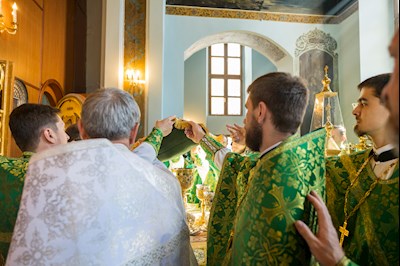 Митрополит Игнатий совершил Божественную литургию в Духосошественском соборе г. Саратова