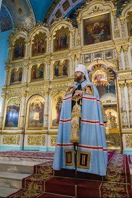 Митрополит Игнатий совершил Божественную литургию в Духосошественском соборе г. Саратова