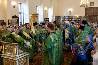 Митрополит Игнатий совершил Божественную литургию в Серафимовском храме г. Саратова