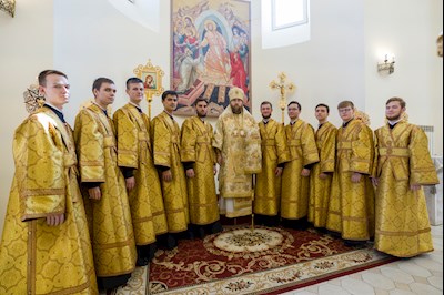 Митрополит Игнатий совершил Божественную литургию в соборном храме святителя Спиридона Тримифунтского г. Саратова