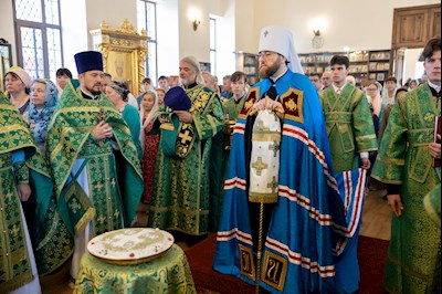 Митрополит Игнатий совершил Божественную литургию в Серафимовском храме г. Саратова