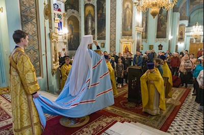 Митрополит Игнатий совершил Божественную литургию в Духосошественском соборе г. Саратова