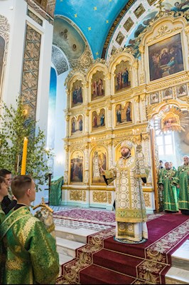 Митрополит Игнатий совершил Божественную литургию в Духосошественском соборе г. Саратова