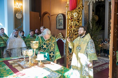 Митрополит Игнатий совершил Божественную литургию в Духосошественском соборе г. Саратова