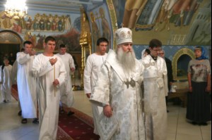 Крещальная литургия в Свято-Троицком соборе Саратова