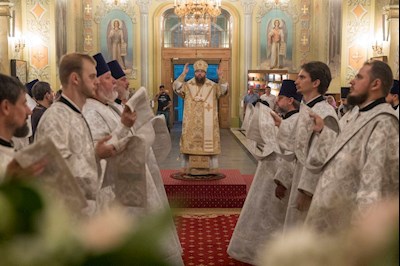 Митрополит Игнатий совершил ночную Божественную литургию в Покровском соборе г. Саратова