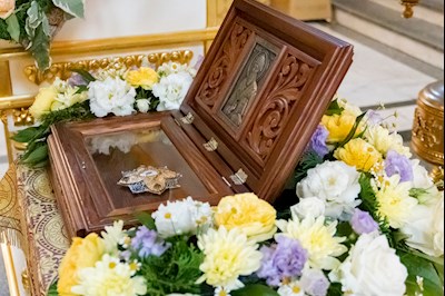 В Покровском соборе г. Саратова встретили ковчег с частицей мощей святителя Спиридона Тримифунтского