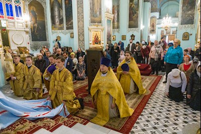 Митрополит Игнатий совершил Божественную литургию в Духосошественском соборе г. Саратова
