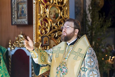 Митрополит Игнатий совершил Божественную литургию в Духосошественском соборе г. Саратова