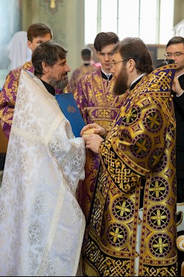 Митрополит Игнатий совершил Божественную литургию в Покровском соборе г. Саратова