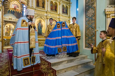 Митрополит Игнатий совершил Божественную литургию в Духосошественском соборе г. Саратова