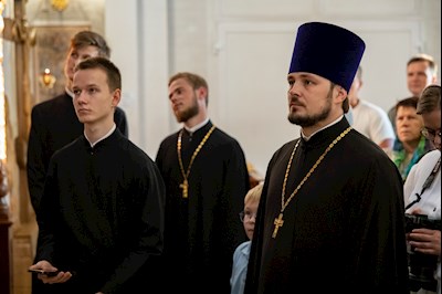 Митрополит Игнатий совершил всенощное бдение в храме в честь Нерукотворного Образа Спасителя г. Саратова