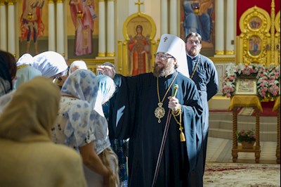 Митрополит Игнатий совершил Божественную литургию в соборном храме святителя Спиридона Тримифунтского г. Саратова