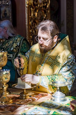 Митрополит Игнатий совершил Божественную литургию в Духосошественском соборе г. Саратова