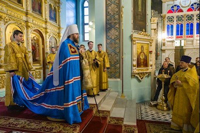 Митрополит Игнатий совершил Божественную литургию в Духосошественском соборе г. Саратова