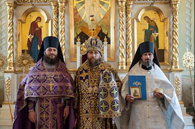 Митрополит Игнатий совершил Божественную литургию в Покровском соборе г. Саратова