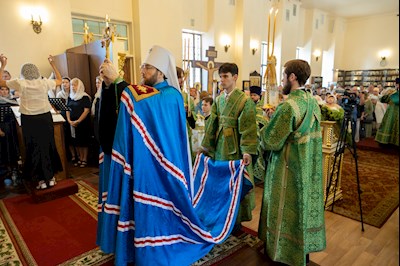 Митрополит Игнатий совершил Божественную литургию в Серафимовском храме г. Саратова