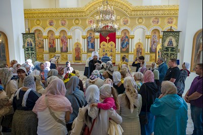 Митрополит Игнатий совершил Божественную литургию в соборном храме святителя Спиридона Тримифунтского г. Саратова