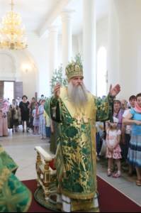 Божественная литургия и Великая вечерня в Свято-Троицком соборе Вольска
