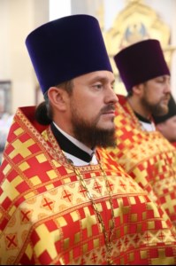 Митрополит Лонгин возглавил Литургию с сурдопереводом