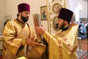 Божественная литургия в храме в честь Покрова Пресвятой Богородицы р.п. Новые Бурасы