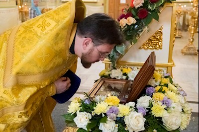 В Покровском соборе г. Саратова встретили ковчег с частицей мощей святителя Спиридона Тримифунтского
