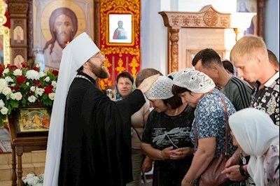 Митрополит Игнатий совершил всенощное бдение в храме в честь Нерукотворного Образа Спасителя г. Саратова