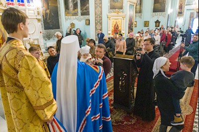 Митрополит Игнатий совершил Божественную литургию в Духосошественском соборе г. Саратова
