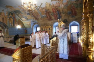 Крещальная литургия в Свято-Троицком соборе Саратова