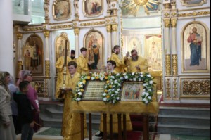 Божественная литургия в храме во имя Всех Святых, в земле Российской просиявших, г.Саратова