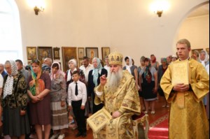 Божественная литургия в храме в честь Покрова Пресвятой Богородицы р.п. Новые Бурасы