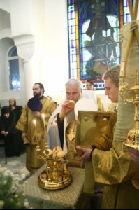 Всенощное бдение на Архиерейском подворье — в храме в честь иконы Божией Матери «Утоли моя печали» г. Саратова