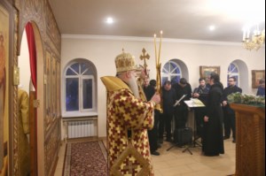 Божественная литургия в храме в честь иконы Божией Матери «Скоропослушница» г. Шиханы Вольского района