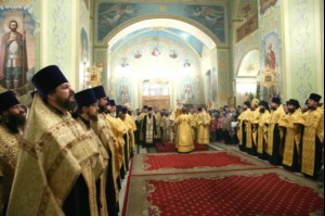 Митрополит Лонгин совершил Великую Рождественскую вечерню