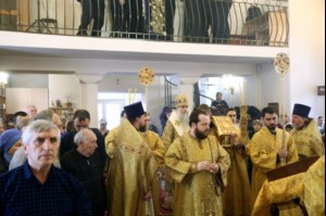 Божественная литургия в храме святителей Василия Великого, Григория Богослова, Иоанна Златоуста г.Саратова