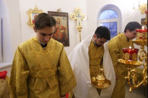 Божественная литургия в храме святителя Иоанна Златоуста в п. Зональный г.Саратова