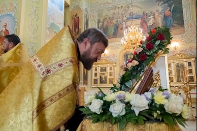 В Покровском соборе г. Саратова встретили ковчег с частицей мощей святителя Спиридона Тримифунтского