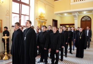 Божественная литургия на Архиерейском подворье — храме во имя святого апостола и евангелиста Иоанна Богослова при Саратовской православной духовной семинарии