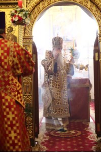 Митрополит Лонгин возглавил Литургию с сурдопереводом