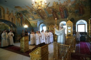 Крещальная литургия в Свято-Троицком соборе Саратова