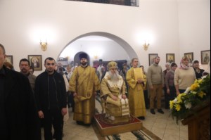 Божественная литургия в храме святителя Иоанна Златоуста в п. Зональный г.Саратова