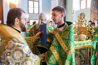 Митрополит Игнатий совершил Божественную литургию в Духосошественском соборе г. Саратова
