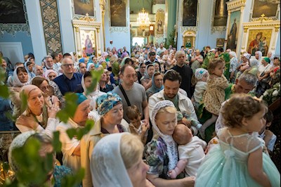 Митрополит Игнатий совершил Божественную литургию в Духосошественском соборе г. Саратова