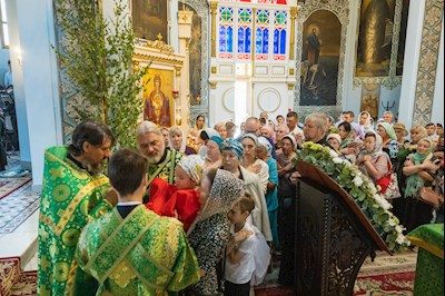 Митрополит Игнатий совершил Божественную литургию в Духосошественском соборе г. Саратова