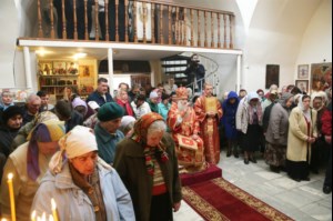 Божественная литургия и панихида в храме во имя святителя и чудотворца Николая на Елшанском кладбище г.Саратова